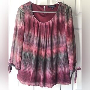 Women’s Sara Michelle Top. Size Medium.
